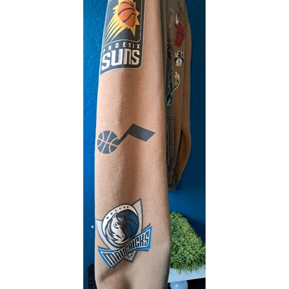 Hollister All NBA Team Logo Sweatshirt Hoodie Size Medium Brown - Picture 13 of 13